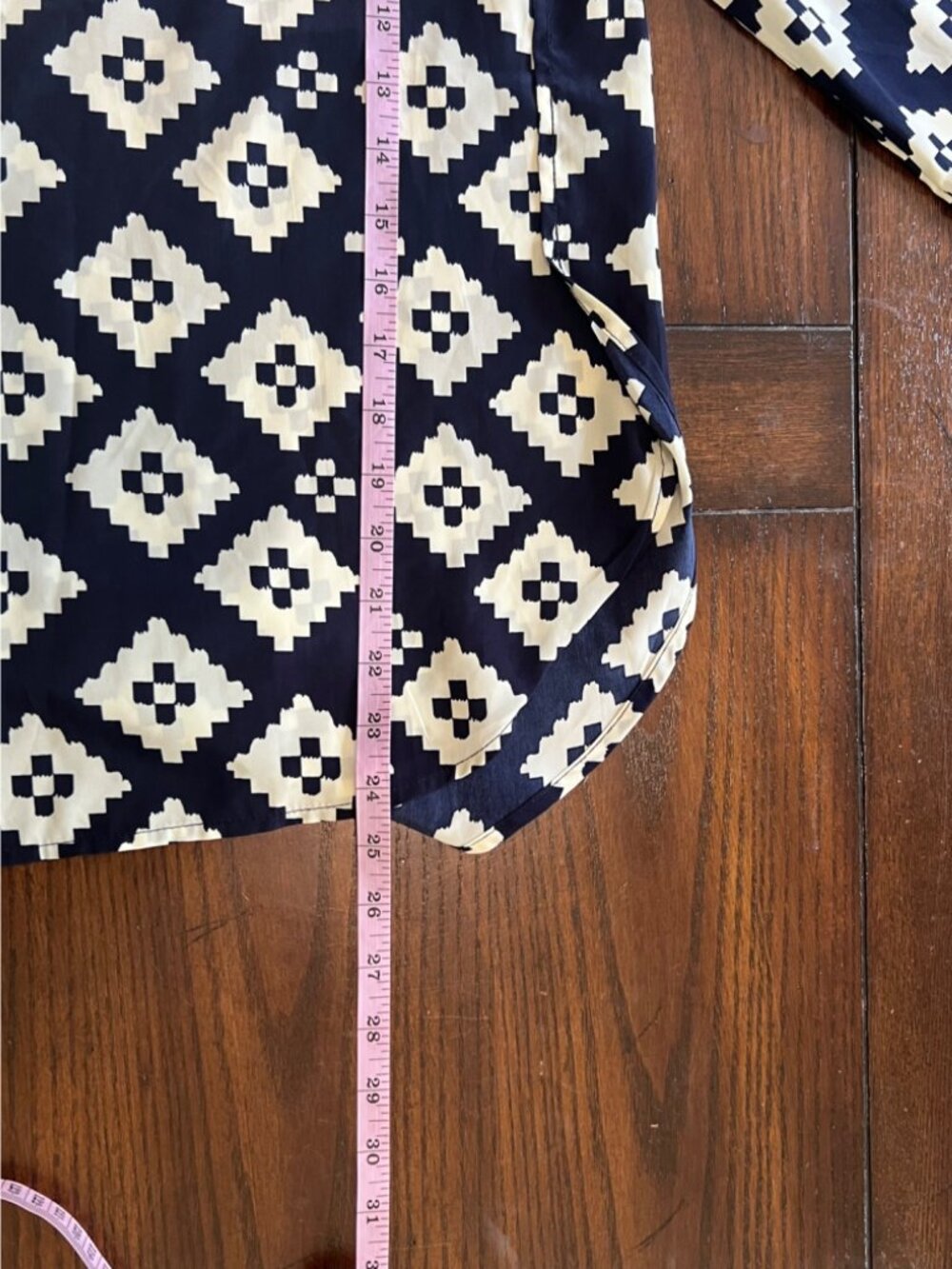 Timing Blue & White Geometric Aztec Print Blouse Shirt Classic M Office Career - Picture 8 of 8